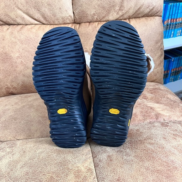 UGG Adirondack winter boots - Picture 6 of 6